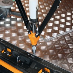 BETA 1740AN Rivettatrice di potenza con 5 testine intercambiabili