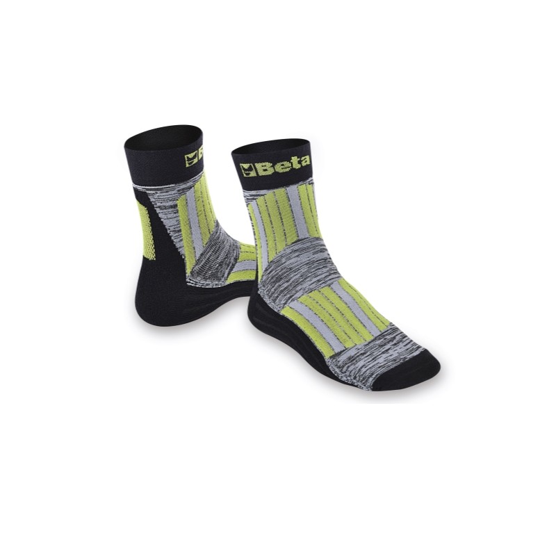 BETA 7427 Calze maxi sneaker con inserti protettivi e traspiranti su zona tibia e collo del piede.