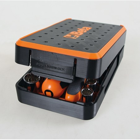 BETA 900/C39U
 Assortimento di 11 chiavi a bussola multimpronta, 21 inserti per avvitatori e 7 accessori, in cassetta di plastic