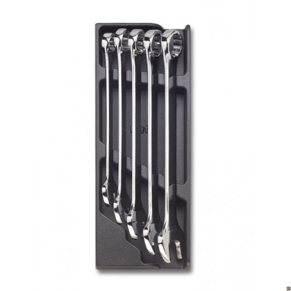 T19 - TERMOFORMATO RIGIDO CON ASSORTIMENTO DI UTENSILI