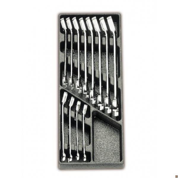T45 - TERMOFORMATO RIGIDO CON ASSORTIMENTO DI UTENSILI