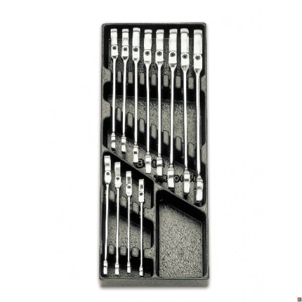T46 - TERMOFORMATO RIGIDO CON ASSORTIMENTO DI UTENSILI 