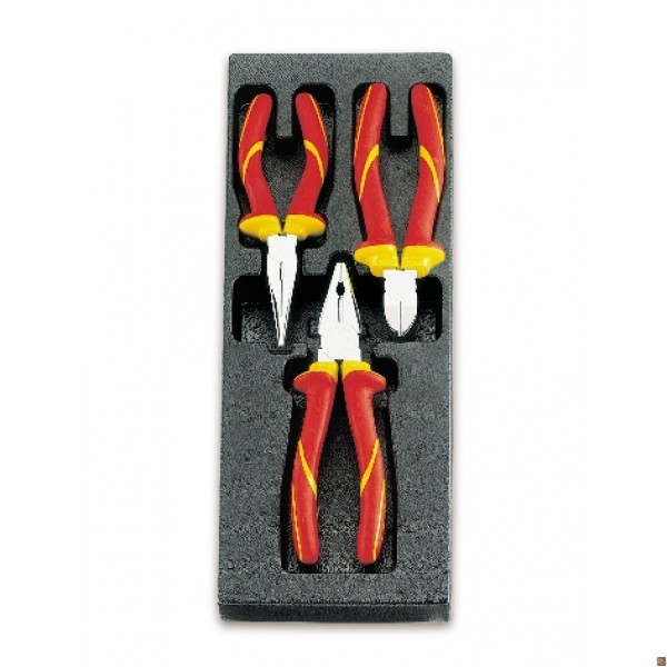 T135 - TERMOFORMATO RIGIDO CON ASSORTIMENTO DI UTENSILI 