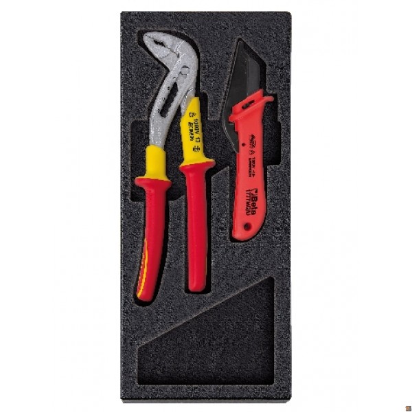T136 - TERMOFORMATO RIGIDO CON ASSORTIMENTO DI UTENSILI 